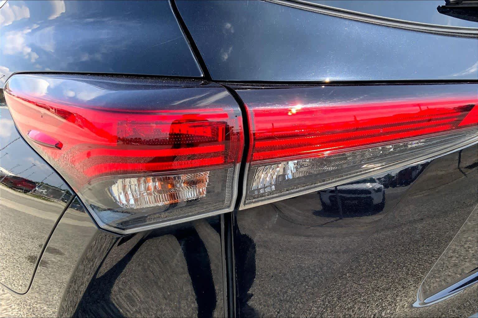 Used 2021 Toyota Highlander Platinum FWD image 28