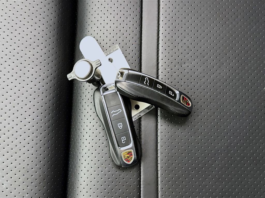 Used 2020 Porsche Cayenne AWD/4WD image 30