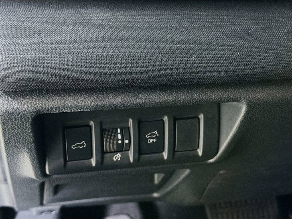 Used 2025 Subaru Outback Premium image 12