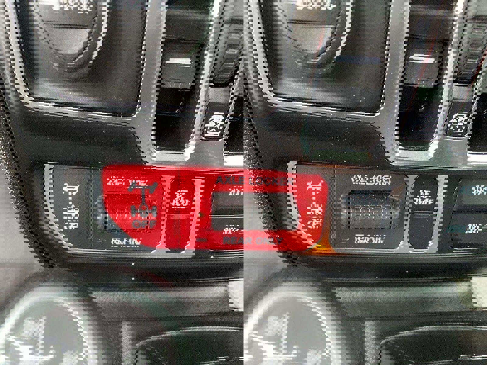 Used 2025 Jeep Wrangler Willys image 13