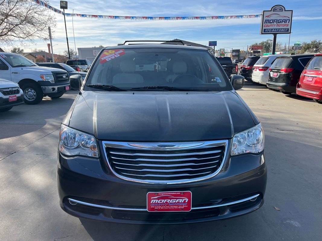 Used 2016 Chrysler Town & Country Touring image 8