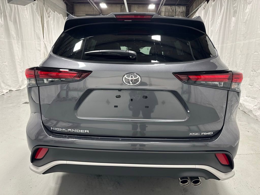 Used 2025 Toyota Highlander XSE image 6