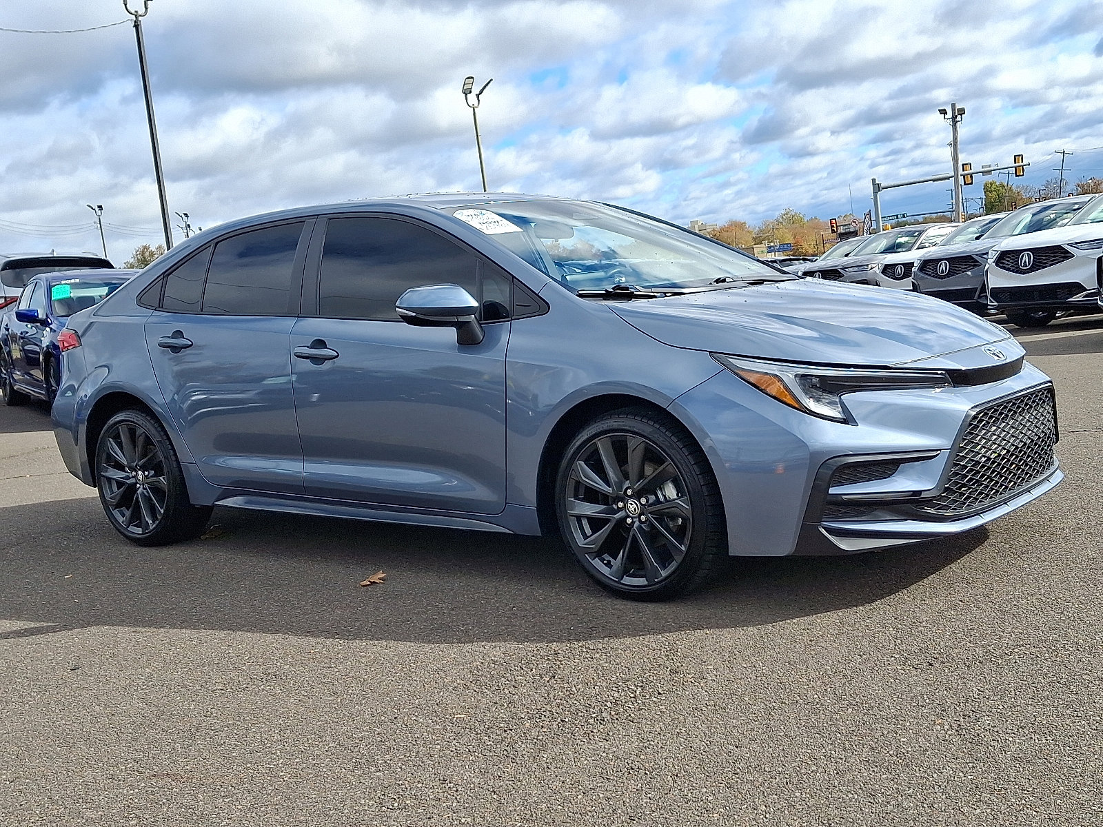 Used 2024 Toyota Corolla SE image 3