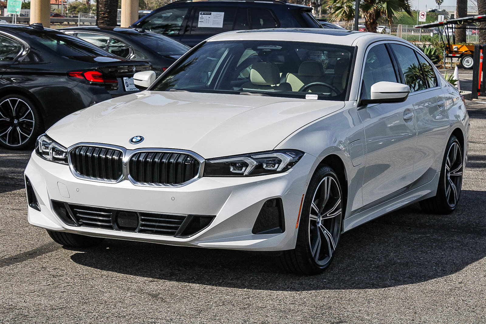 Used 2024 BMW 330e image 3