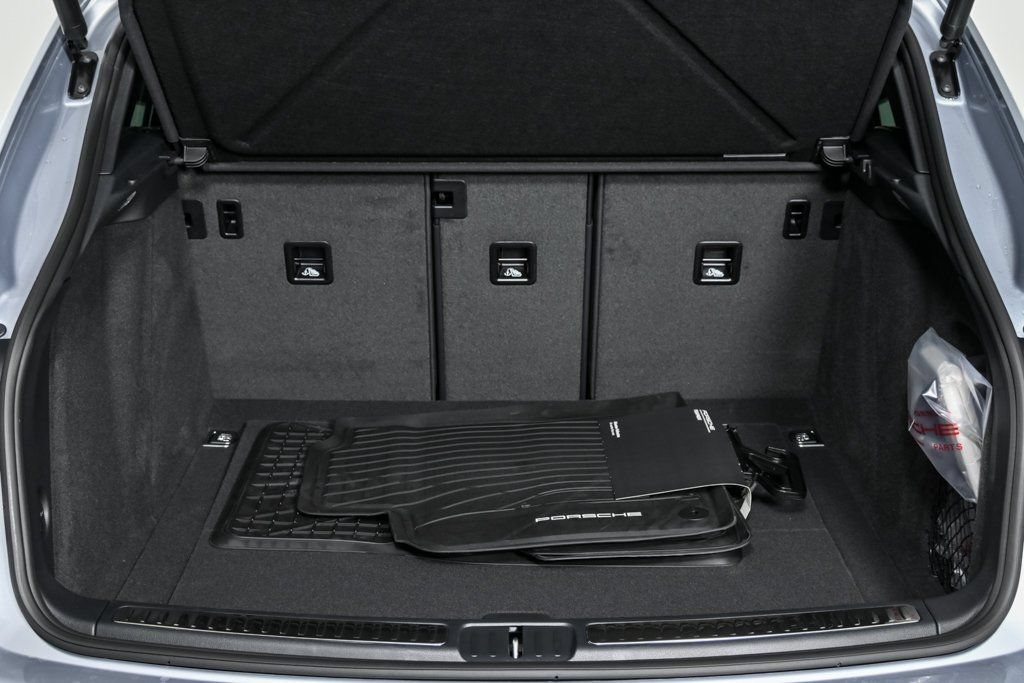 Certified 2026 Porsche Macan AWD/4WD image 30