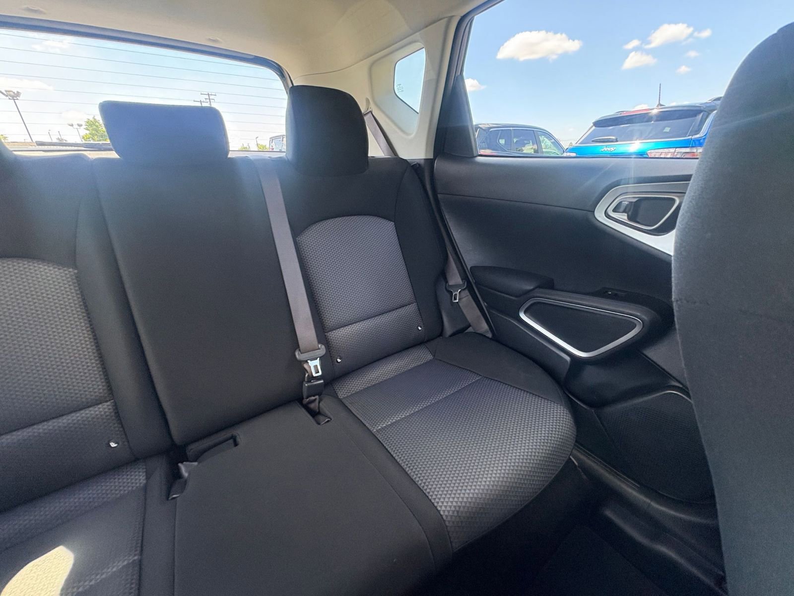 Used 2025 Kia Soul LX w/ LX Technology Package FWD image 35