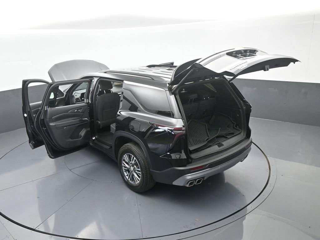 Used 2025 Chevrolet Traverse LT image 58