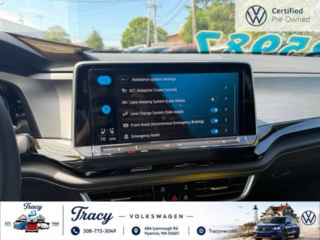 Certified 2024 Volkswagen Atlas Cross Sport SE w/ Panoramic Sunroof Package AWD/4WD image 19