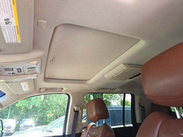 Used 2017 Cadillac Escalade ESV Luxury AWD/4WD image 17