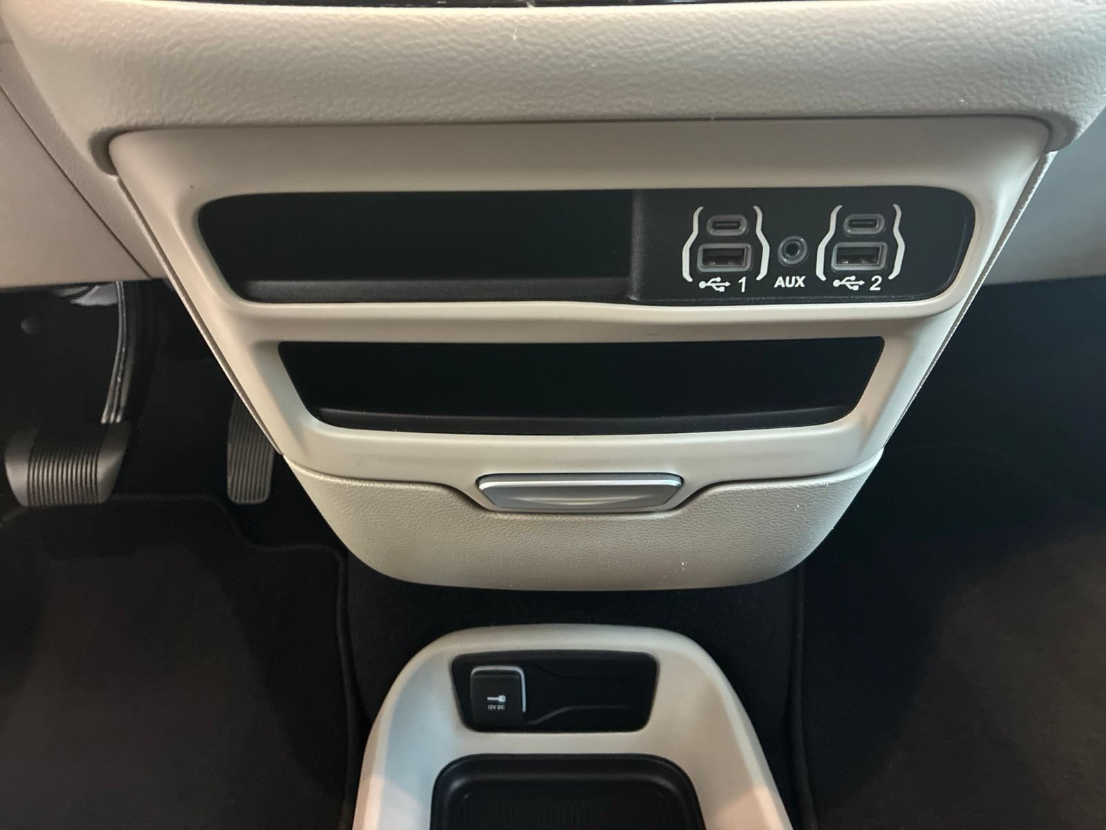 Used 2023 Chrysler Voyager LX FWD image 24