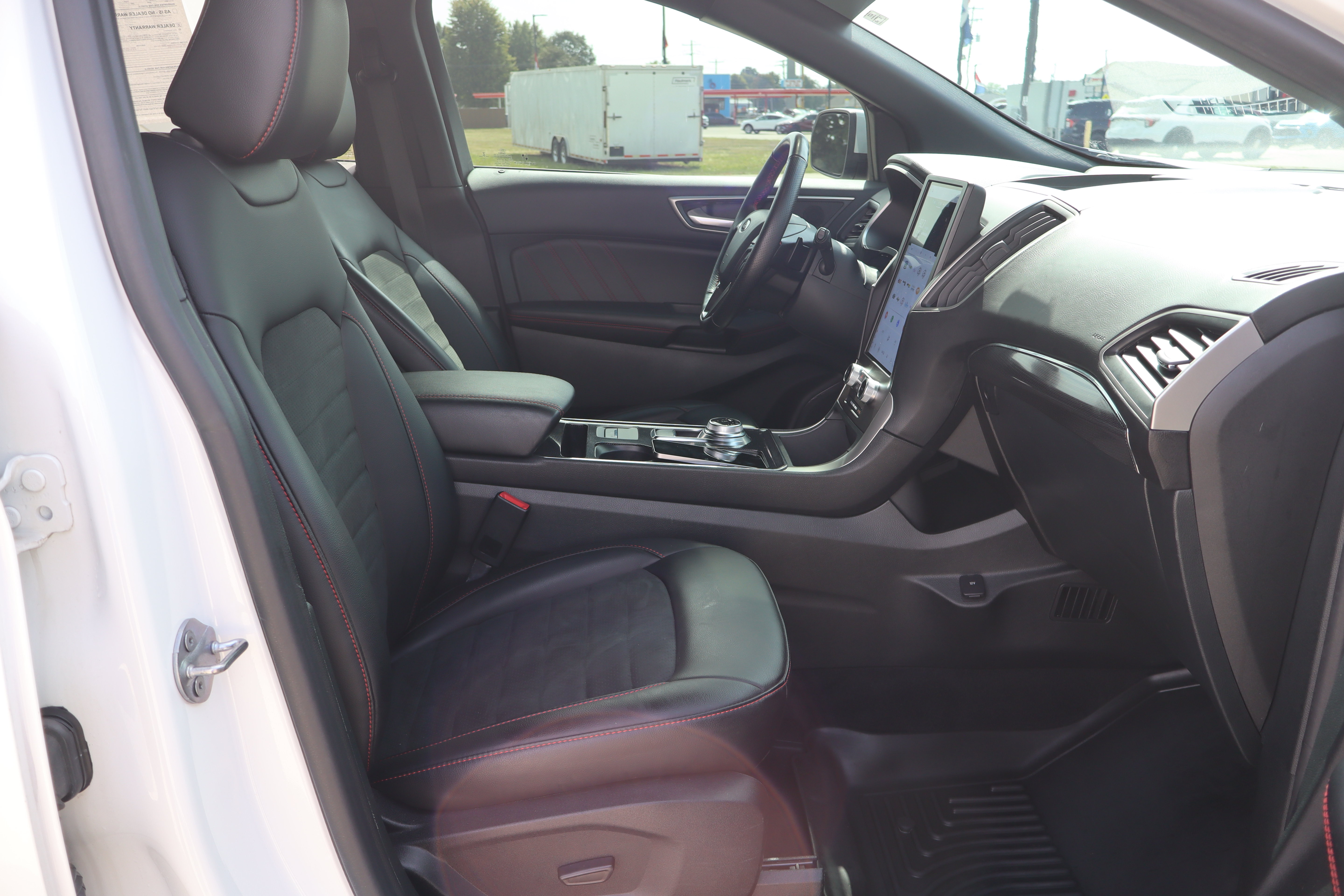 Used 2021 Ford Edge ST-Line w/ Class II Trailer Tow Package AWD/4WD image 12