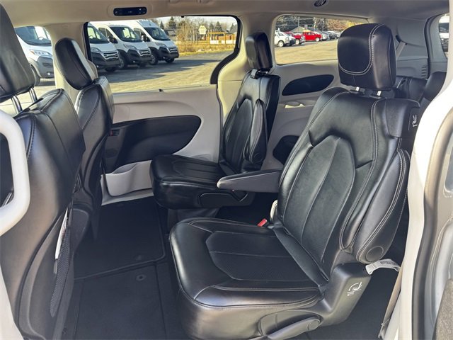 Certified 2024 Chrysler Pacifica Touring-L image 20