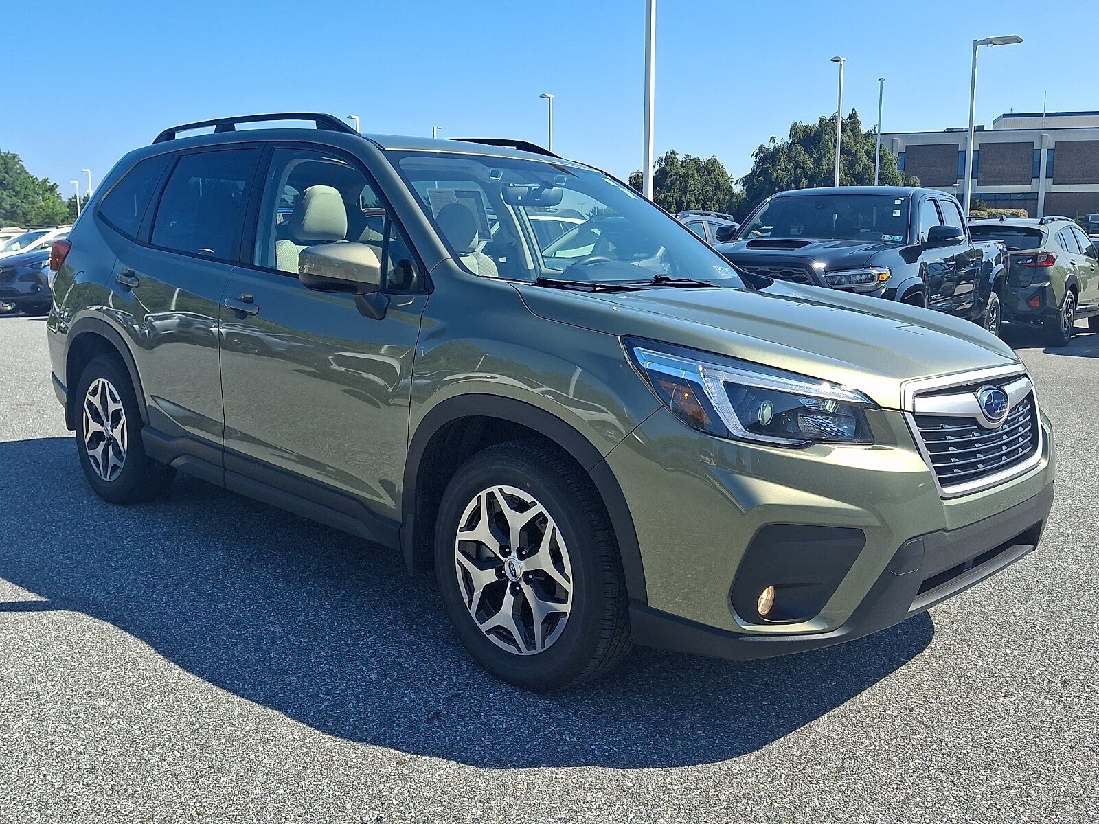 Used 2021 Subaru Forester Premium AWD/4WD image 3