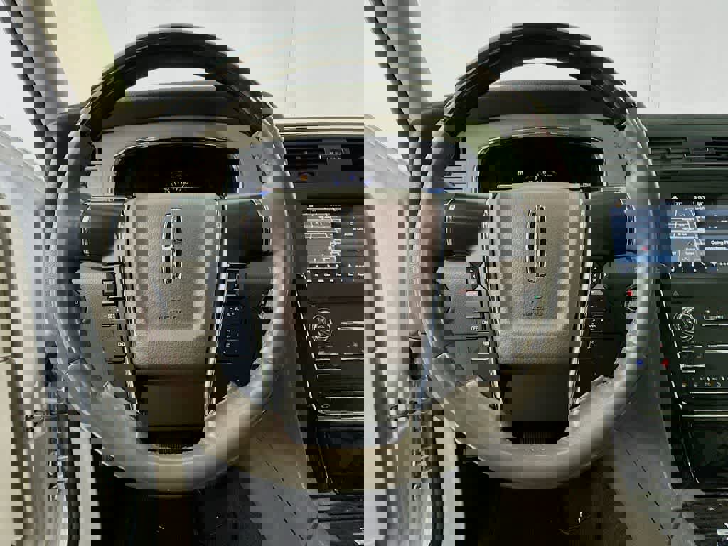 Used 2016 Lincoln Navigator Select image 15