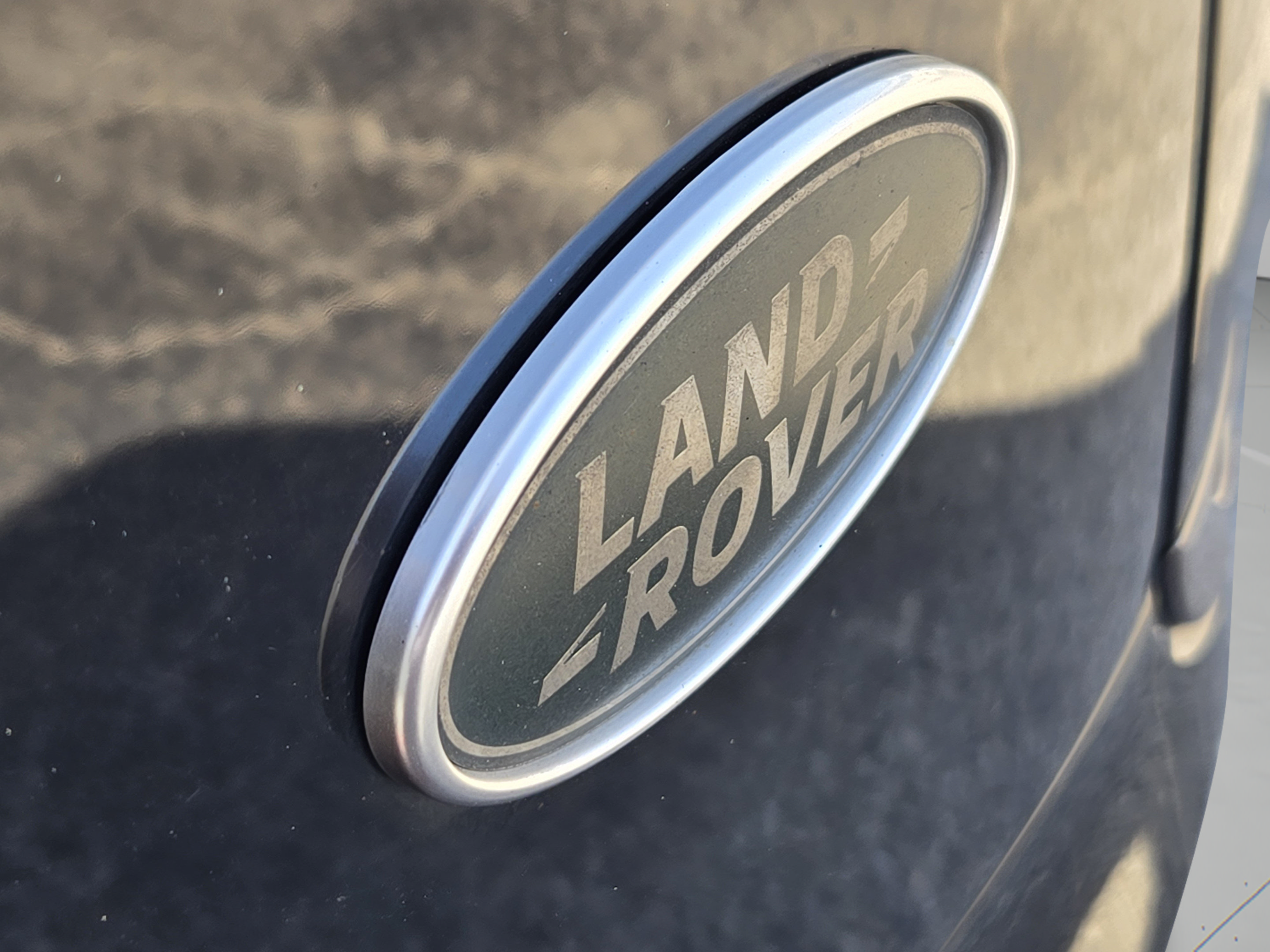 Used 2018 Land Rover Range Rover Velar R-Dynamic SE AWD/4WD image 39