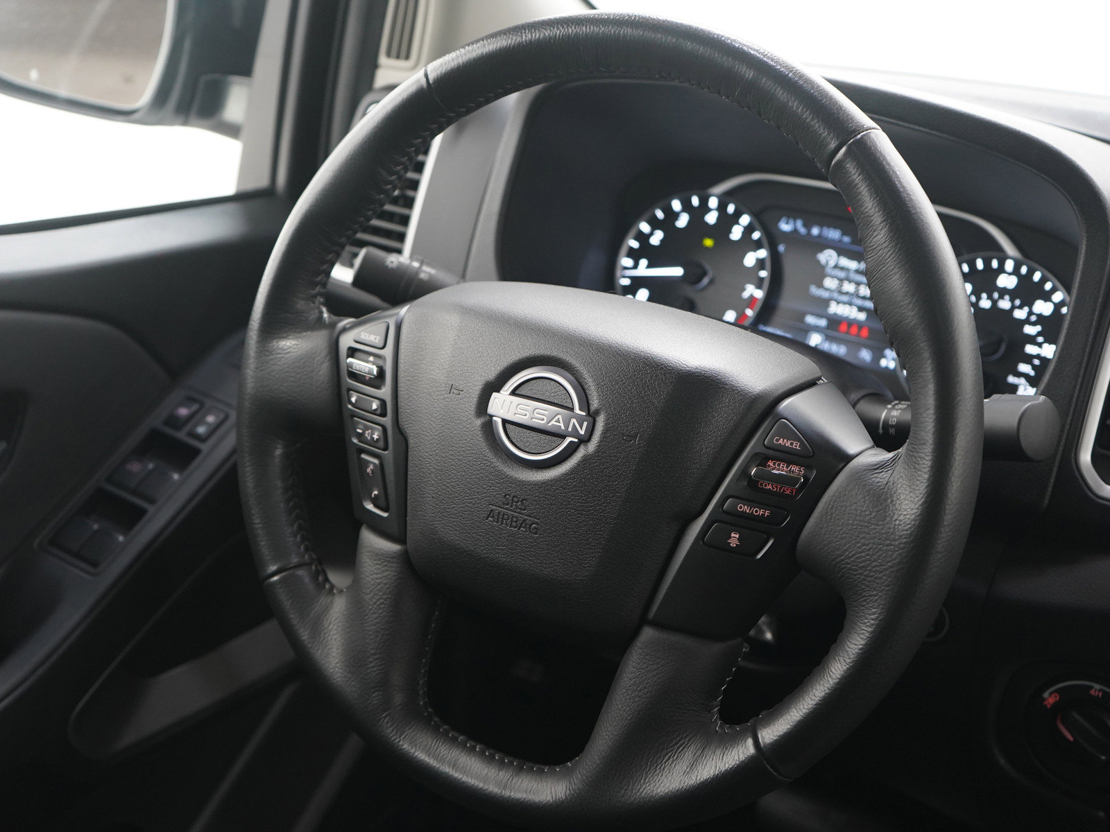 Used 2024 Nissan Frontier SL w/ Technology Package image 14