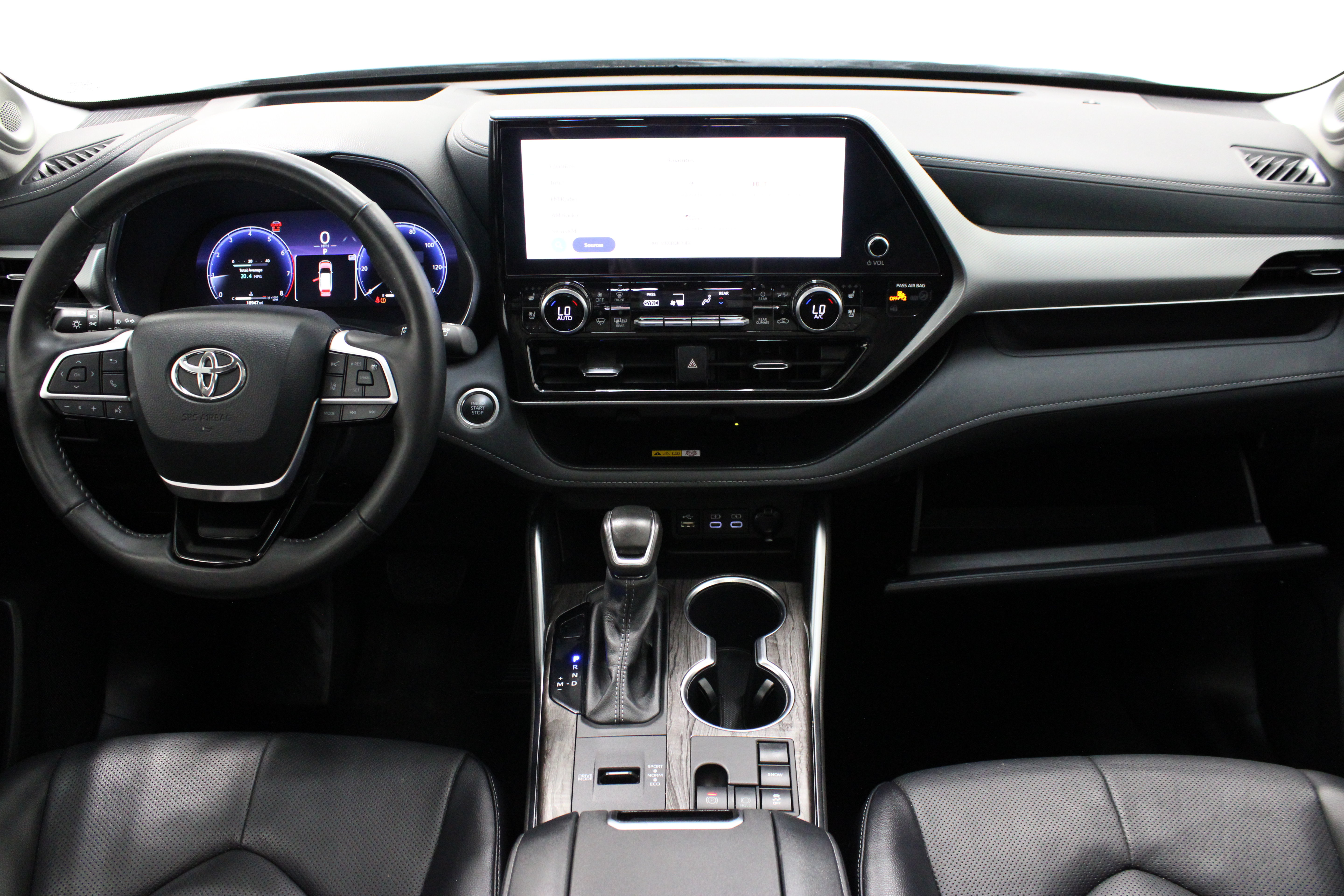 Used 2024 Toyota Highlander Platinum FWD image 32