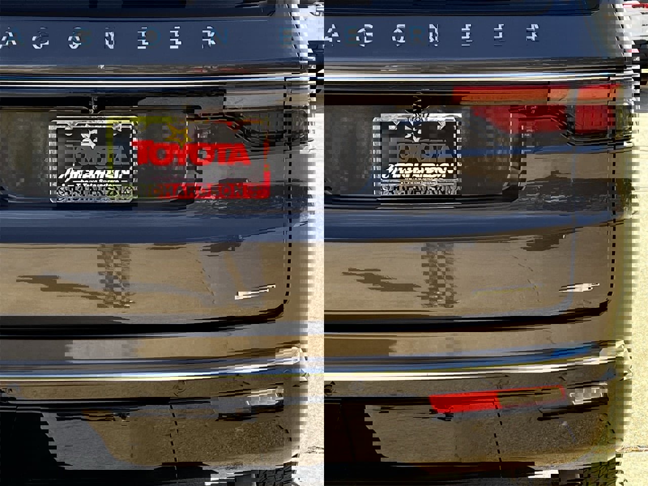 Used 2022 Jeep Wagoneer Series III w/ Premium Group I image 6