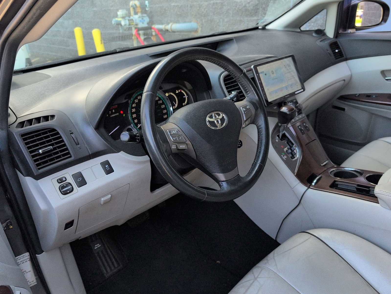 Used 2011 Toyota Venza AWD w/ Comfort Pkg image 10