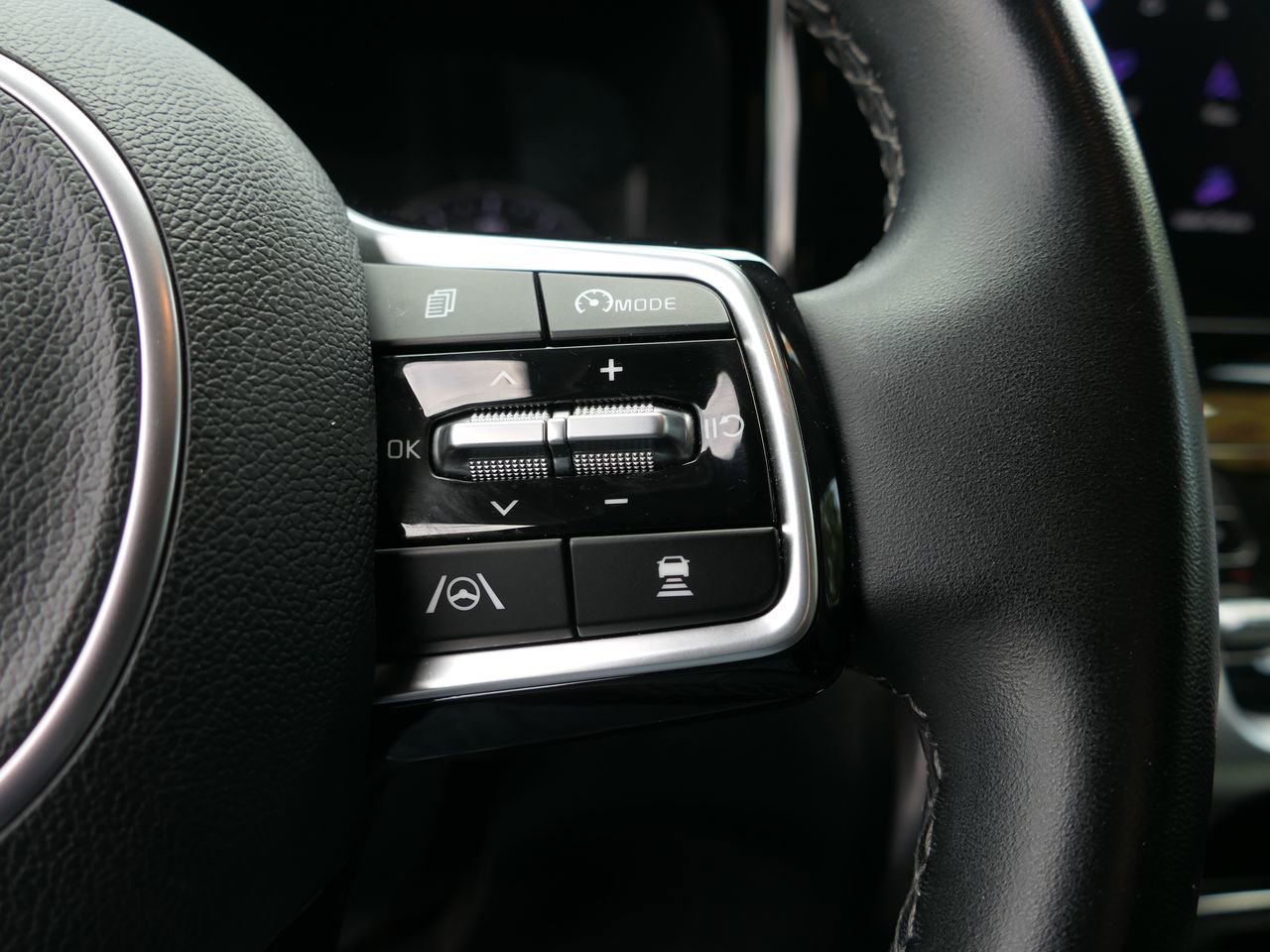 Used 2024 Kia Sorento EX AWD/4WD image 16