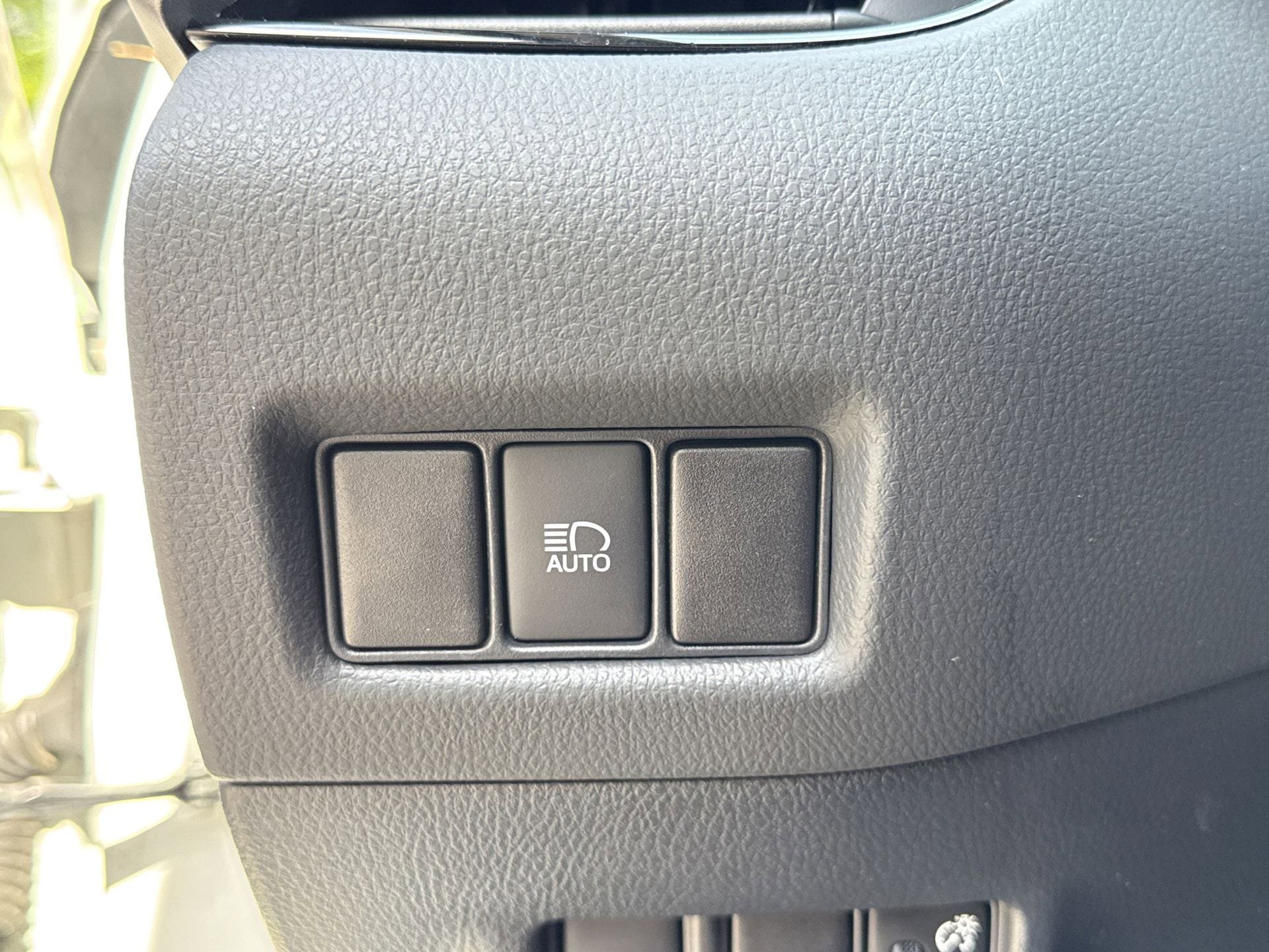 Used 2021 Toyota C-HR LE FWD image 12