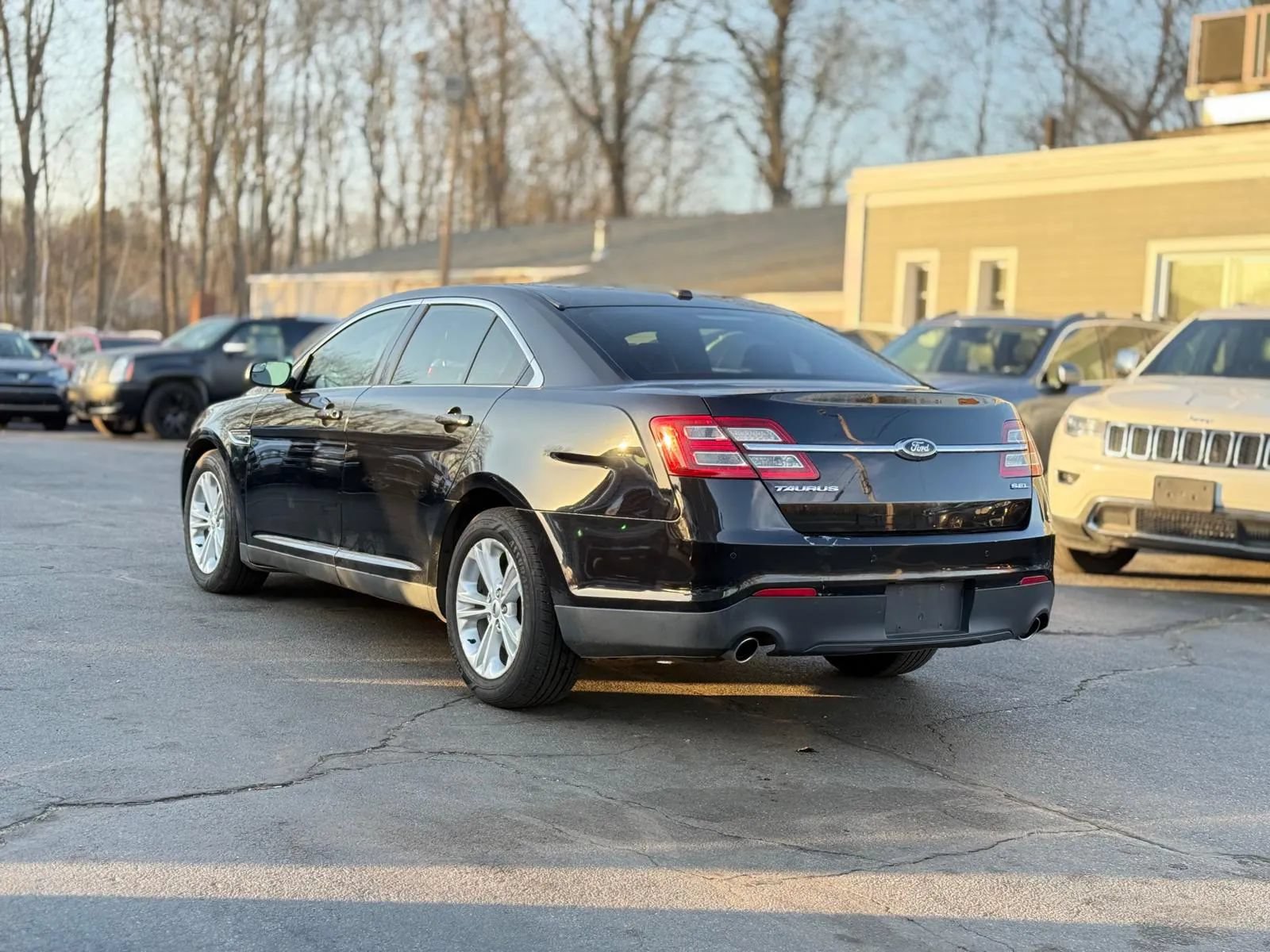Used 2016 Ford Taurus SEL w/ Equipment Group 201A FWD image 5