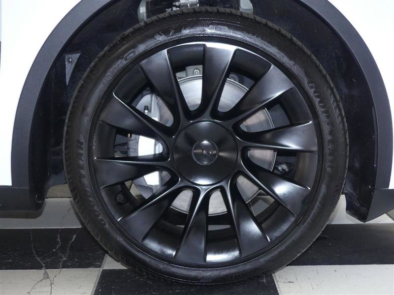Used 2023 Tesla Model Y AWD image 31