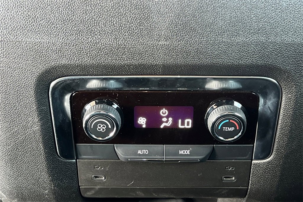 Used 2025 Chevrolet Suburban RST image 19