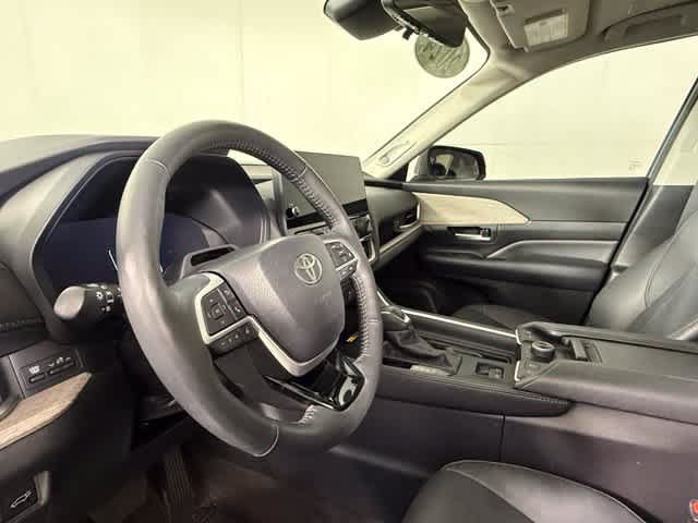 Used 2024 Toyota Grand Highlander AWD image 17