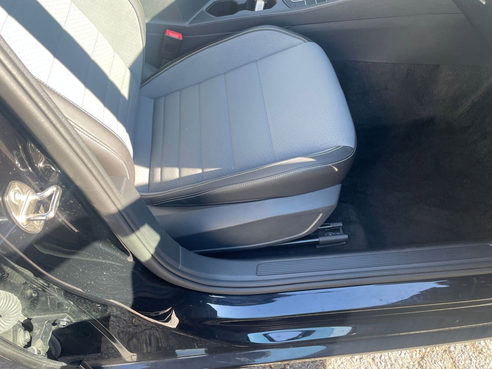 Used 2025 Volkswagen Jetta SE image 27