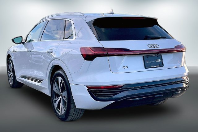 Certified 2024 Audi Q8 e-tron Premium Plus AWD/4WD image 12