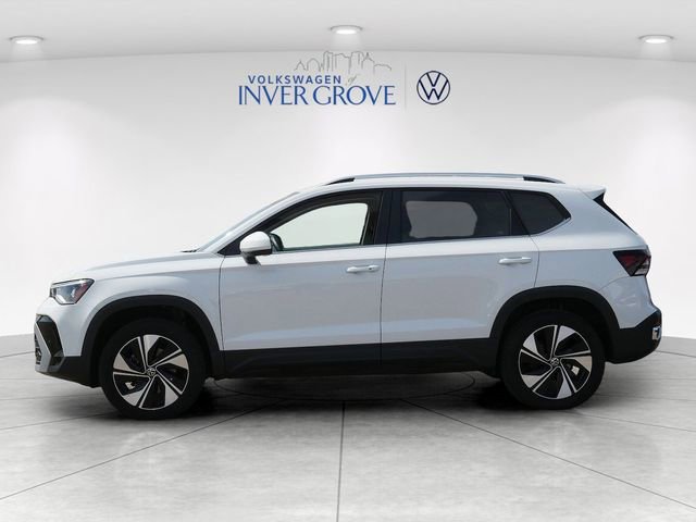 Used 2025 Volkswagen Taos SE AWD/4WD image 4