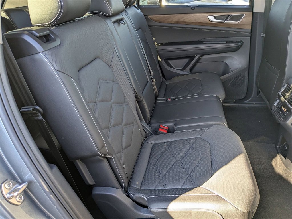 Used 2025 Volkswagen Atlas SE image 35