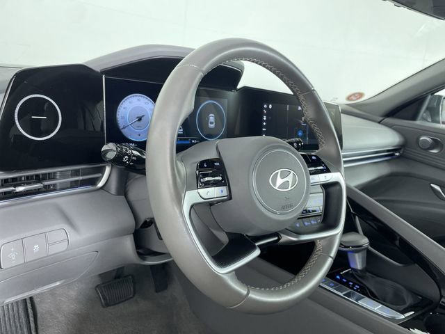 Certified 2025 Hyundai Elantra SEL FWD image 28