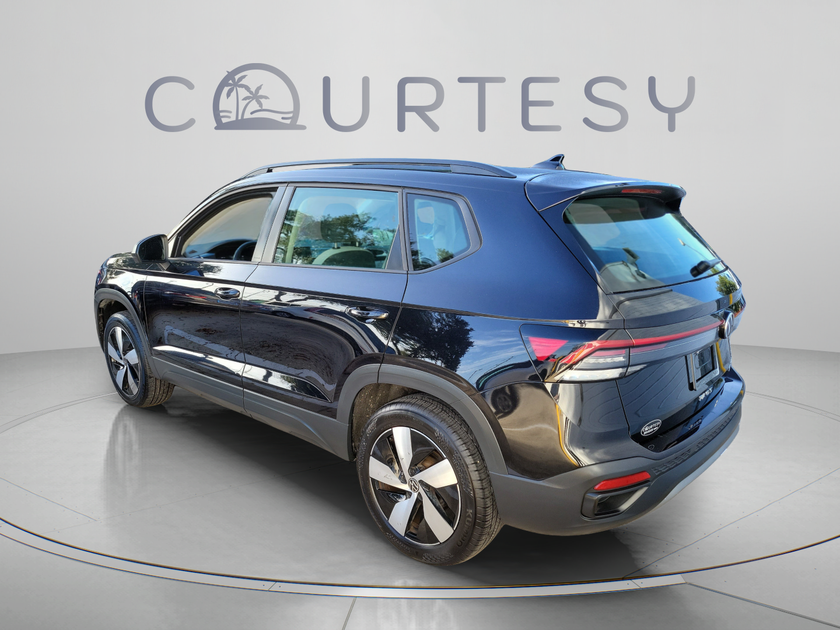 Used 2025 Volkswagen Taos S AWD/4WD image 2