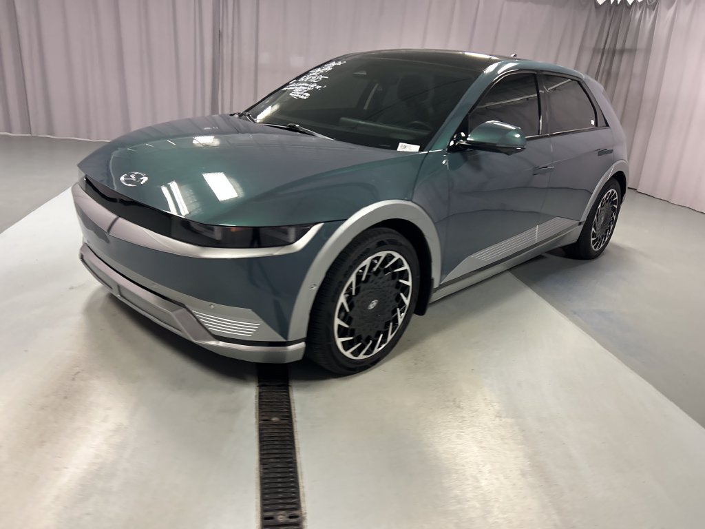 Used 2022 Hyundai Ioniq 5 Limited w/ Cargo Package AWD/4WD image 3