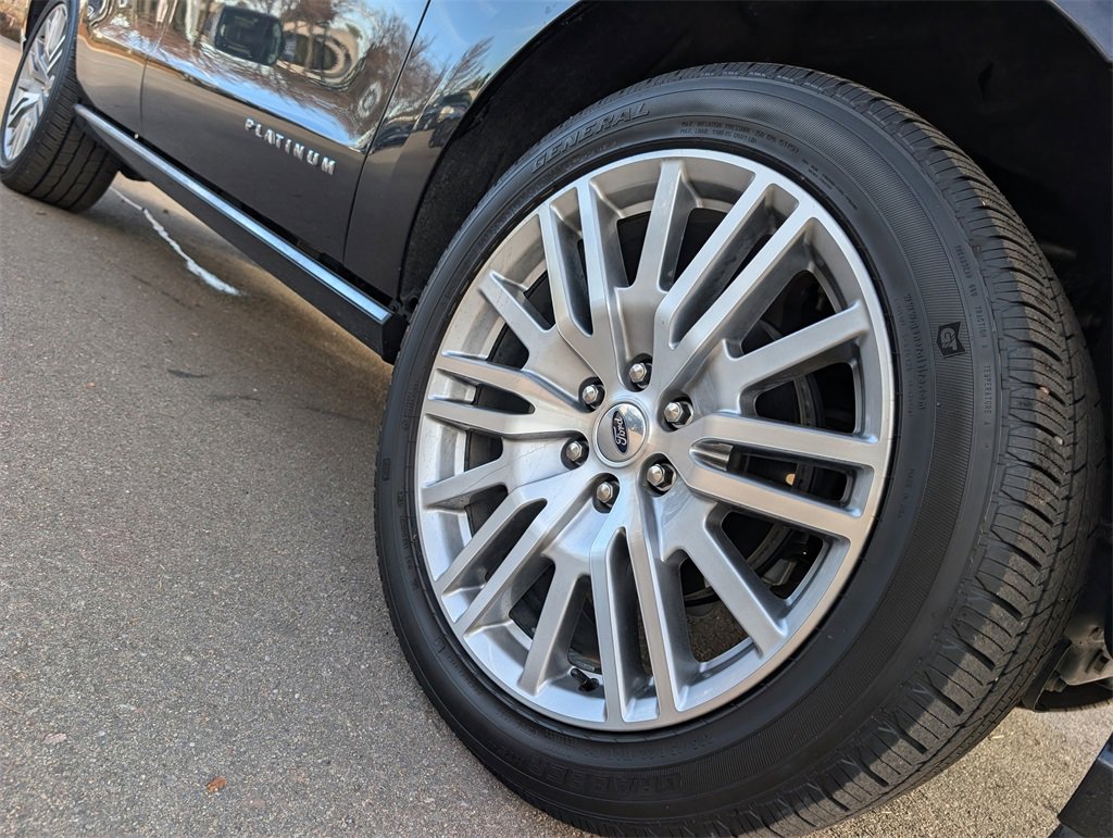Used 2024 Ford Expedition Platinum image 9