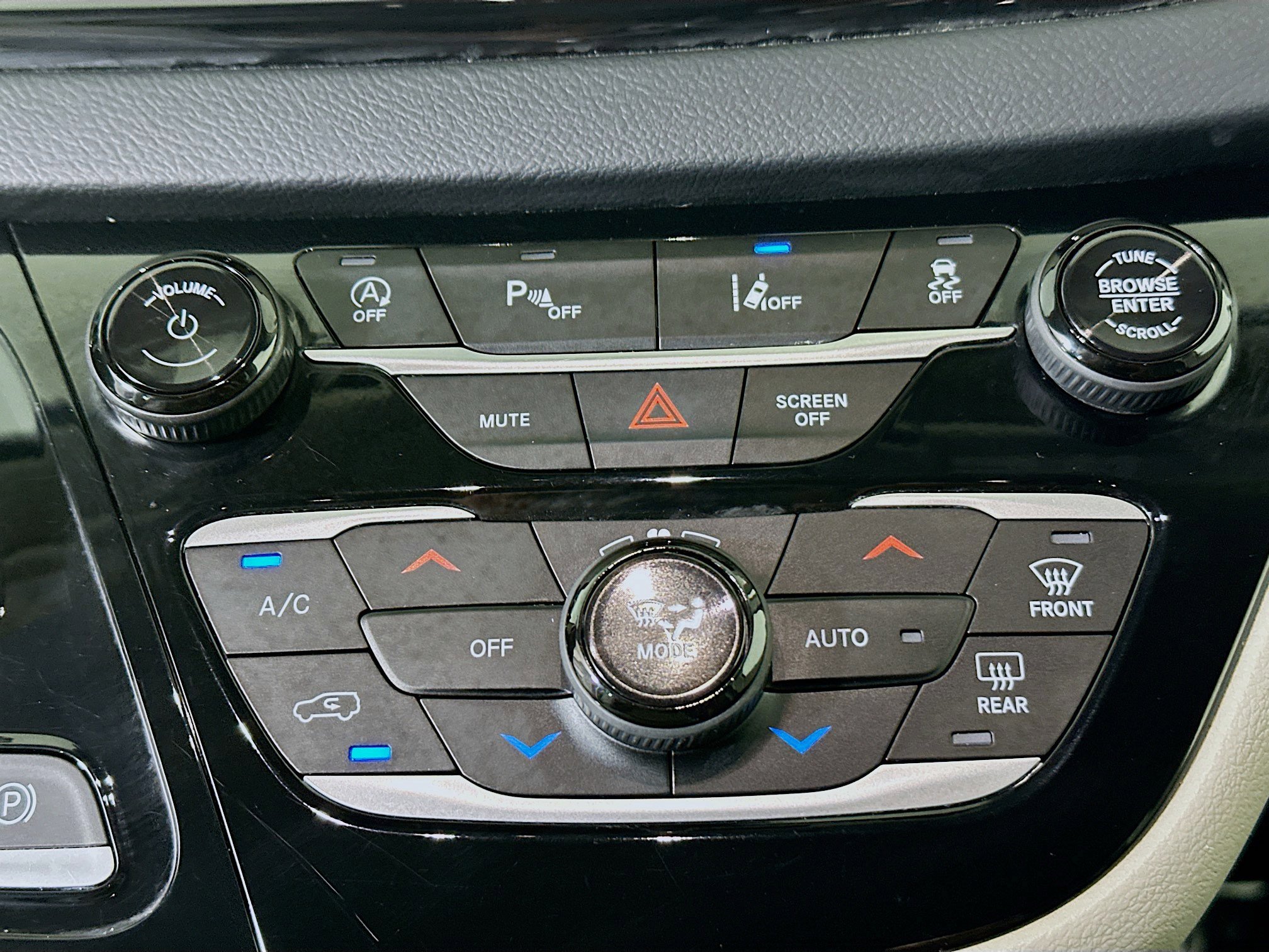 Used 2023 Chrysler Pacifica Touring-L image 23