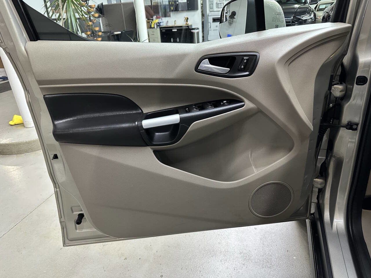 Used 2014 Ford Transit Connect Titanium FWD image 10
