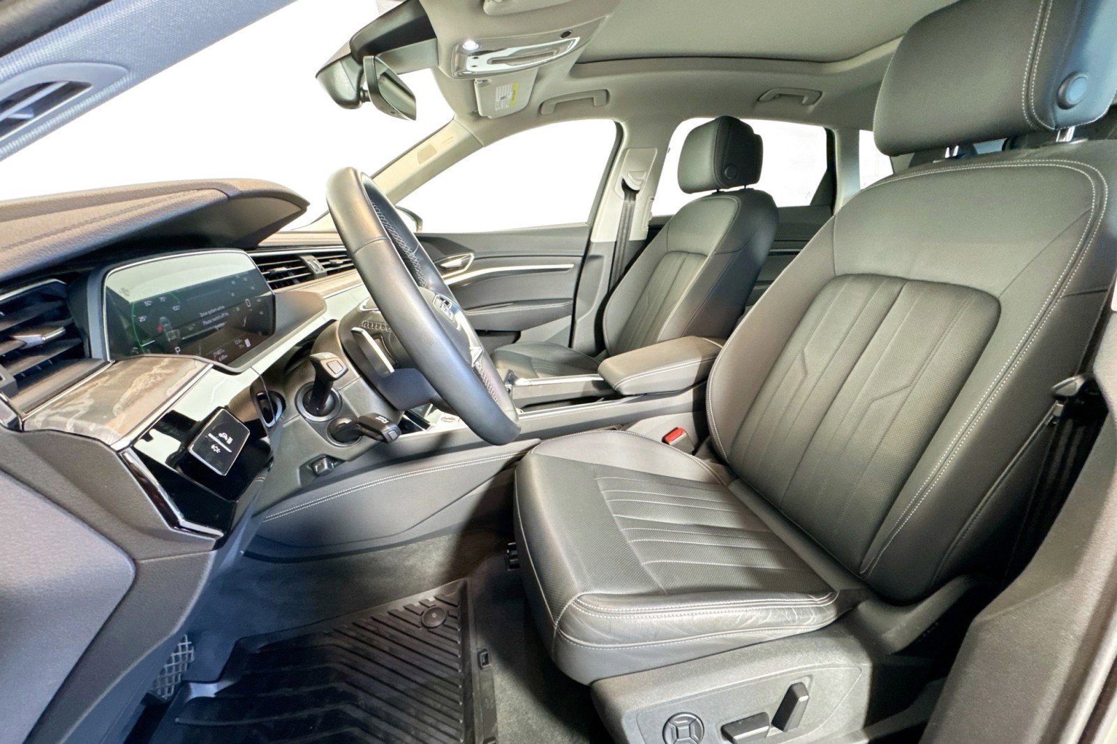 Used 2024 Audi Q8 e-tron Premium Plus w/ Premium Plus Package image 18