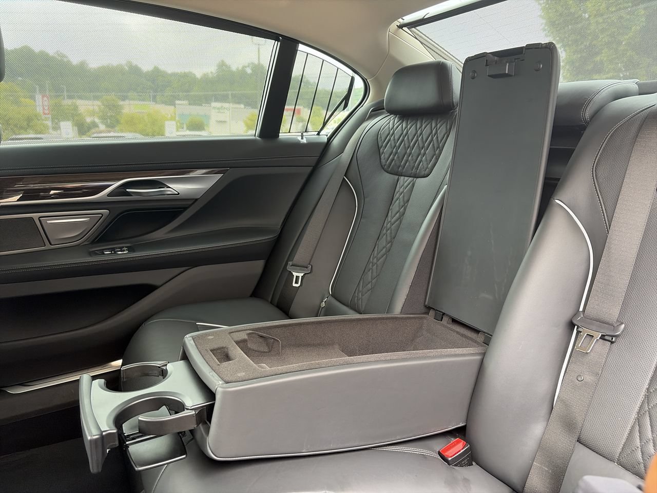 Used 2022 BMW 750i xDrive w/ Executive Package AWD/4WD image 33