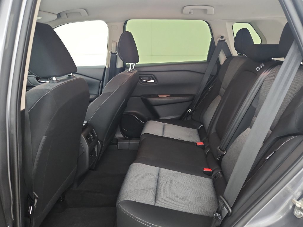Used 2025 Nissan Rogue SV AWD/4WD image 32