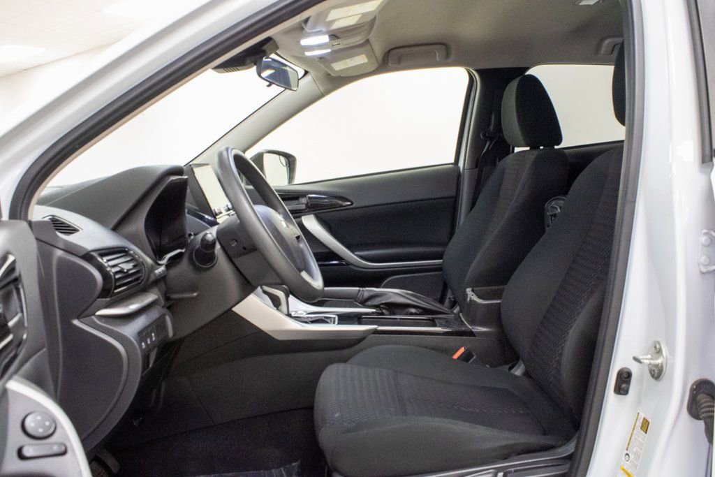 Used 2023 Mitsubishi Eclipse Cross LE image 3