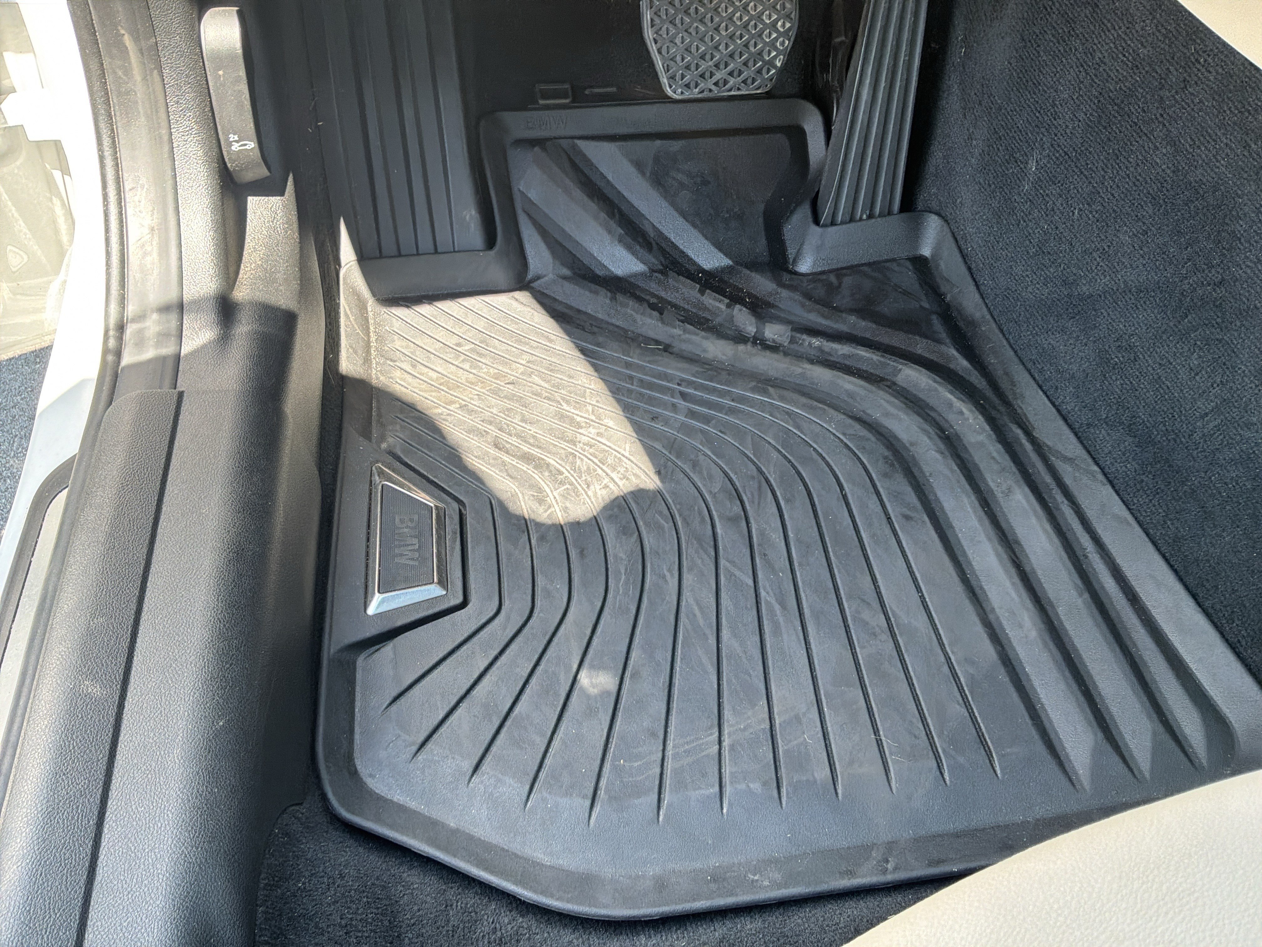 Used 2024 BMW 330e w/ Premium Package RWD image 17