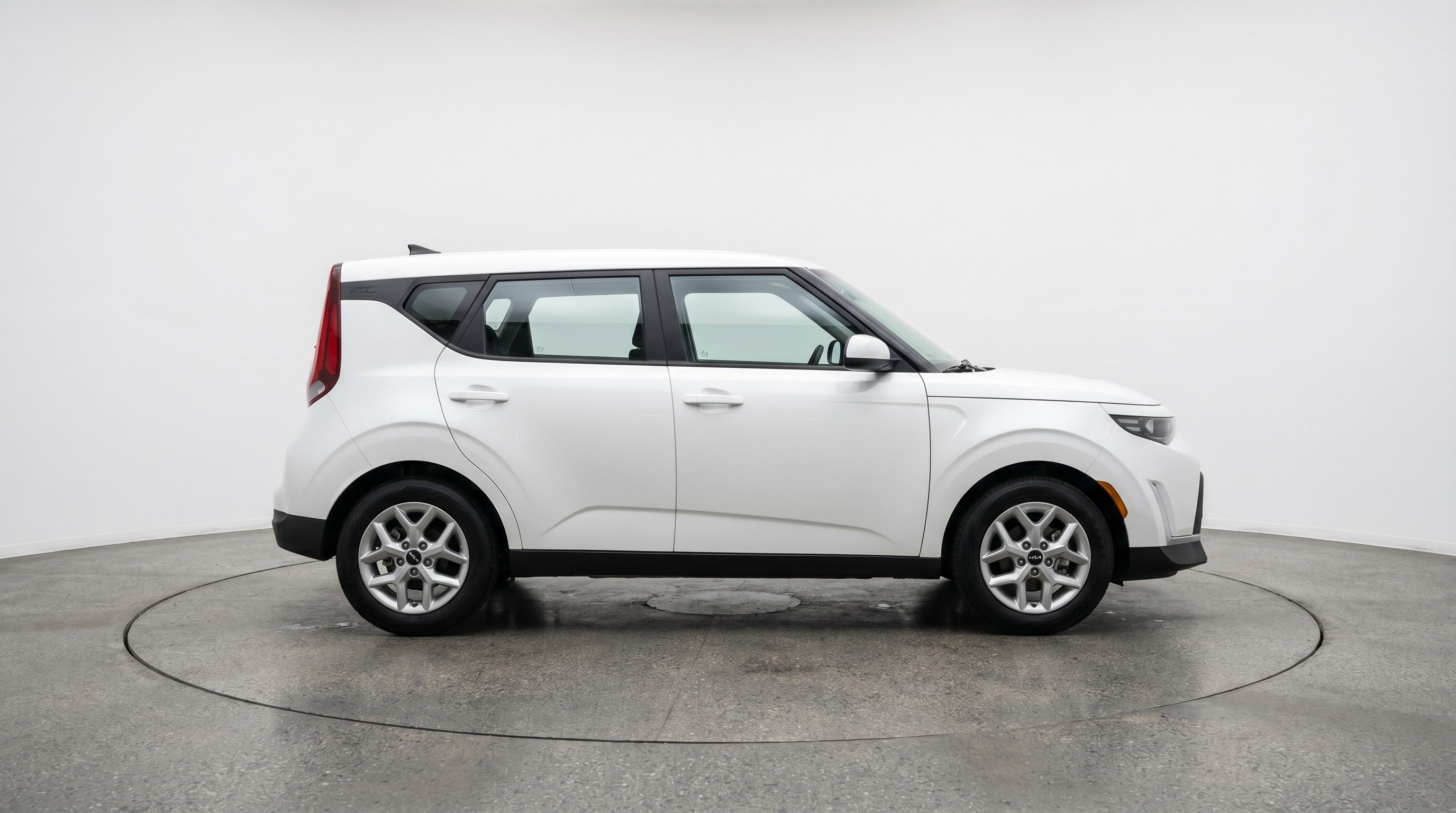Used 2025 Kia Soul LX w/ LX Technology Package FWD image 11