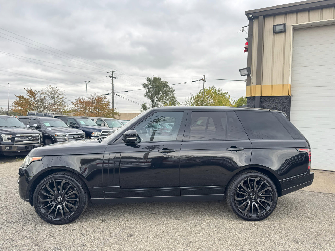 Used 2017 Land Rover Range Rover Supercharged image 2
