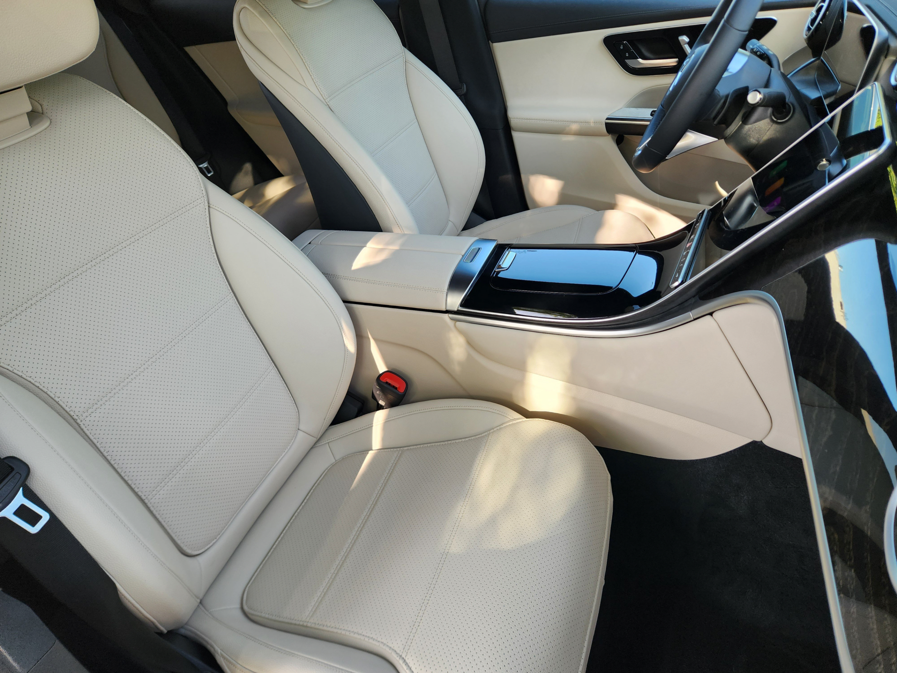 Used 2025 Mercedes-Benz GLC 300 image 6
