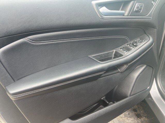 Used 2022 Ford Edge Titanium image 4
