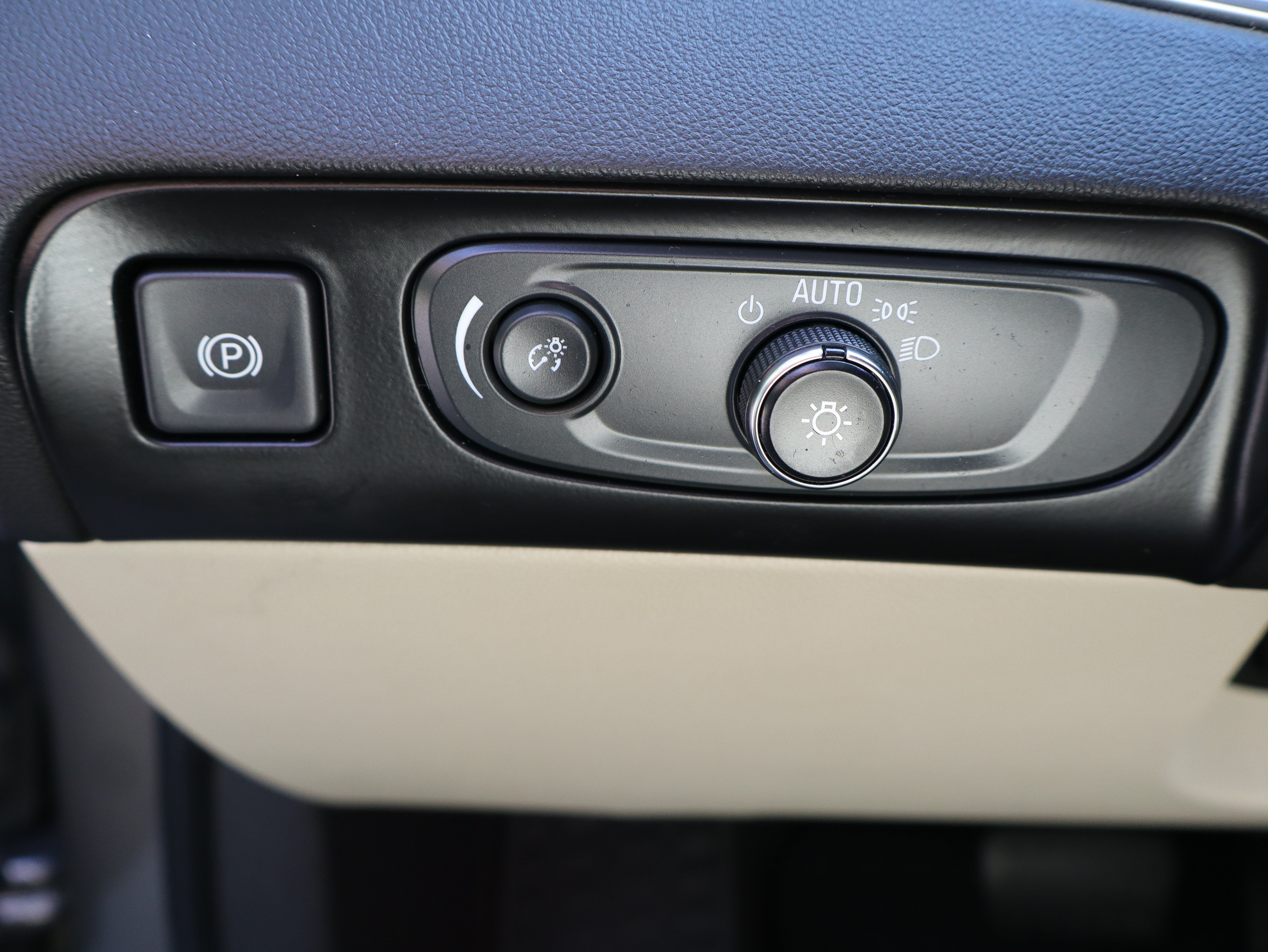 Used 2020 Buick Enclave Essence w/ Sound and Sites Package FWD image 22