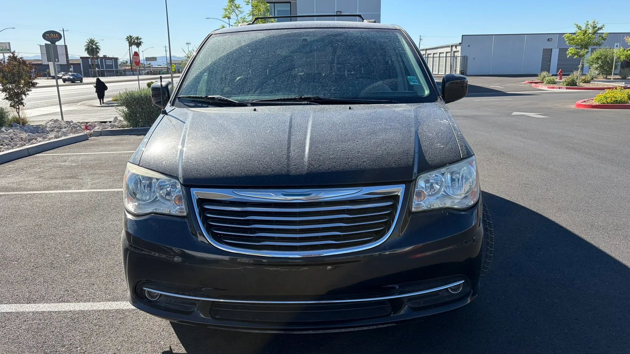 Used 2015 Chrysler Town & Country Touring FWD image 2